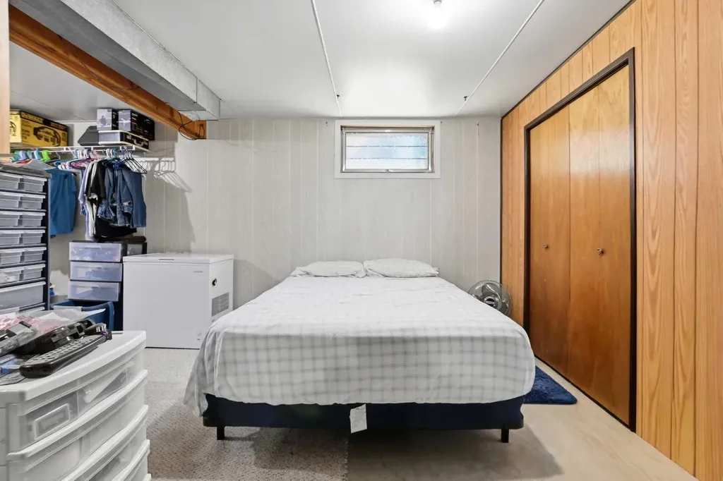 4726 47 Avenue Lacombe AB T4L 1T9