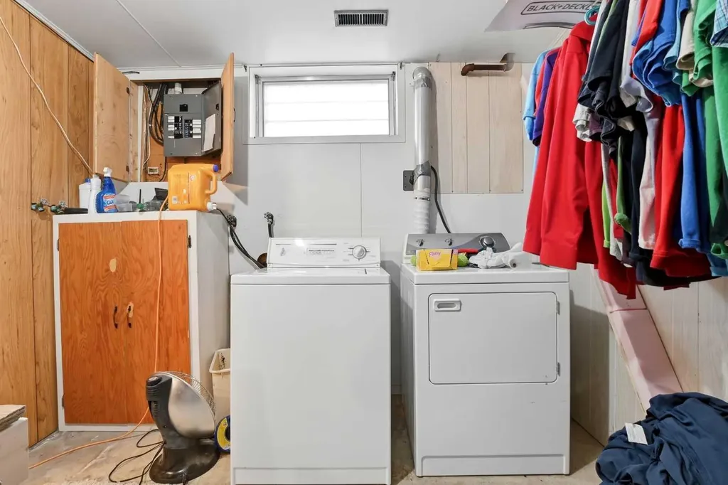 4726 47 Avenue Lacombe AB T4L 1T9