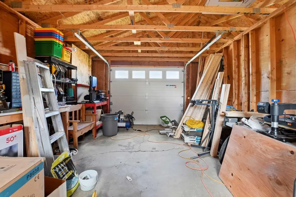 4726 47 Avenue Lacombe AB T4L 1T9