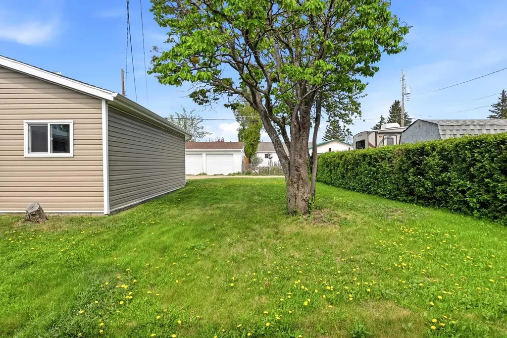 4726 47 Avenue Lacombe AB T4L 1T9