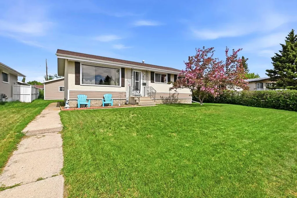 4726 47 Avenue Lacombe AB T4L 1T9