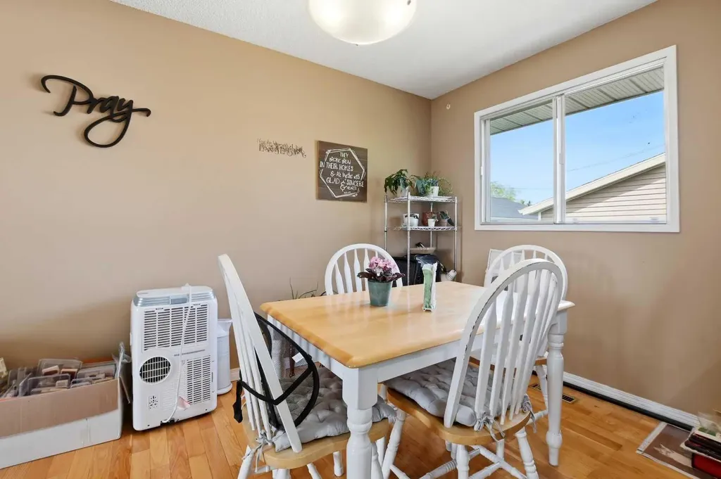 4726 47 Avenue Lacombe AB T4L 1T9