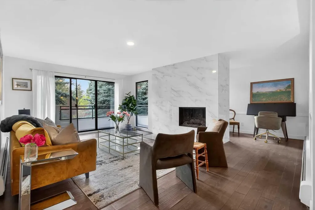3719B 49 Street NW Calgary AB T3A 2E3