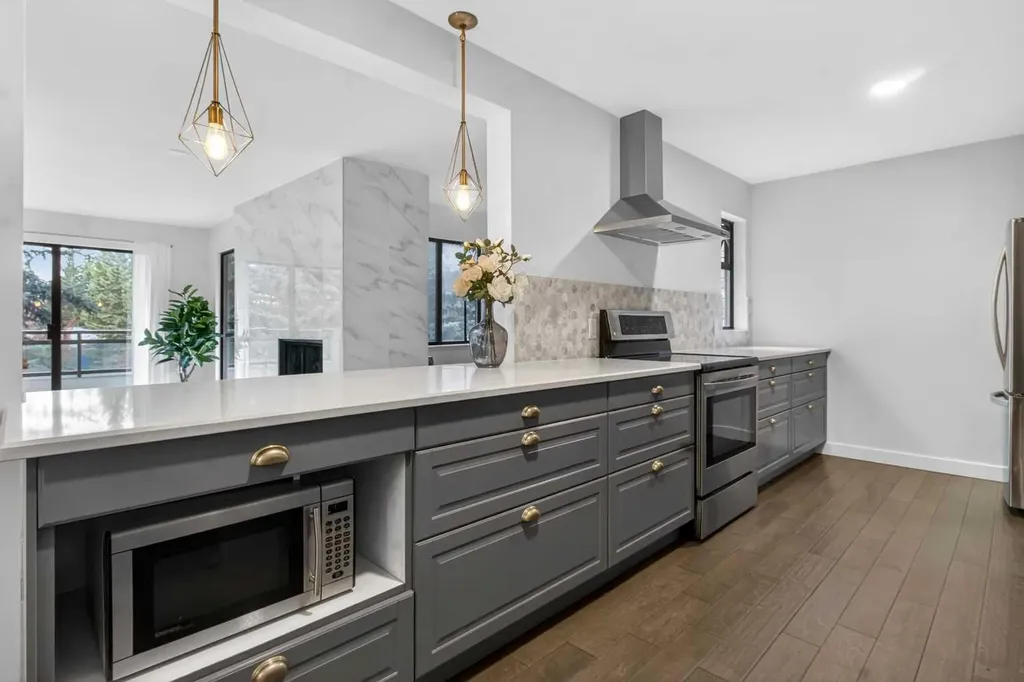 3719B 49 Street NW Calgary AB T3A 2E3