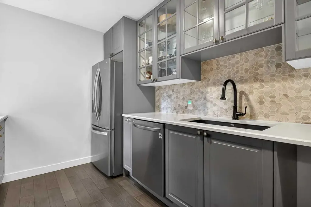 3719B 49 Street NW Calgary AB T3A 2E3