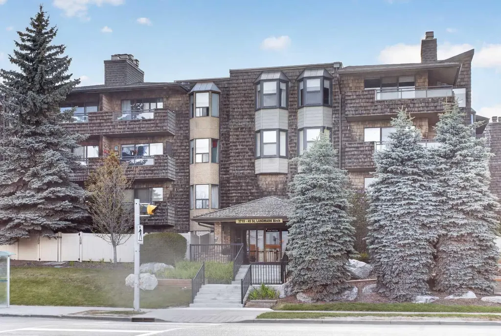 3719B 49 Street NW Calgary AB T3A 2E3