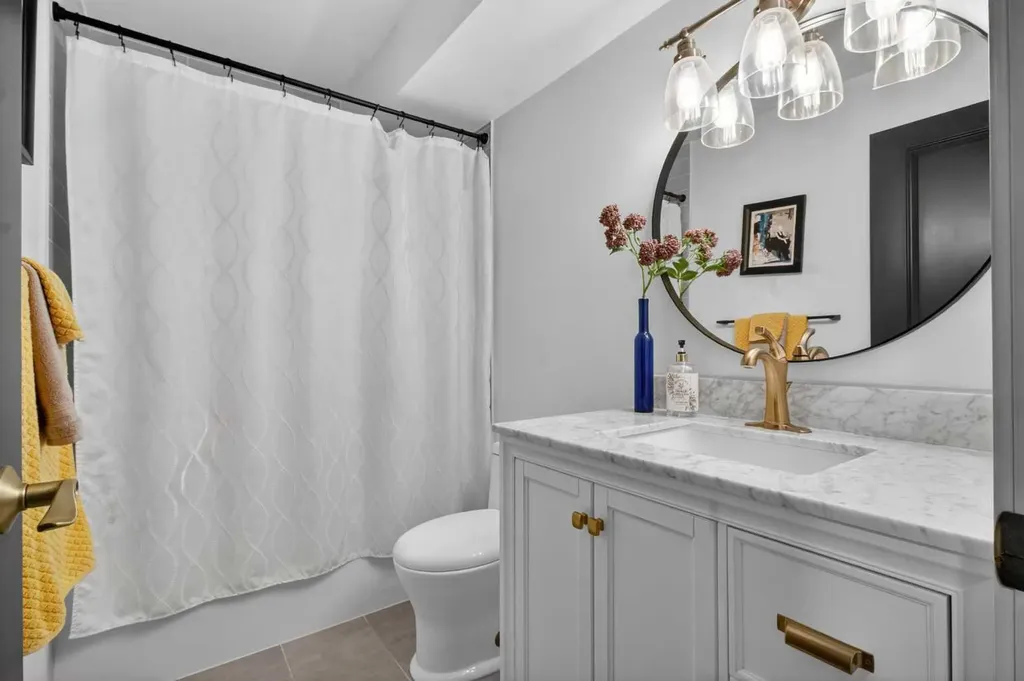 3719B 49 Street NW Calgary AB T3A 2E3