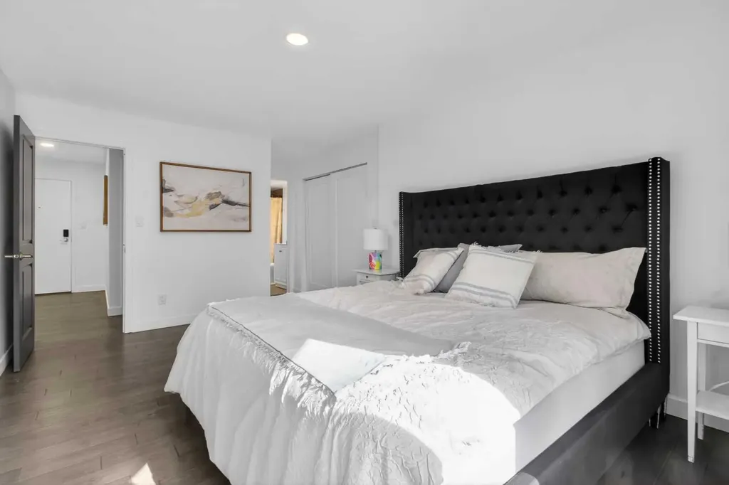 3719B 49 Street NW Calgary AB T3A 2E3