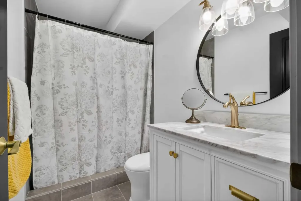 3719B 49 Street NW Calgary AB T3A 2E3