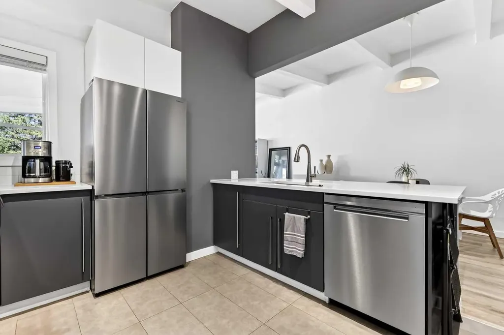 3336 39 Street SW Calgary AB T3E 3J2