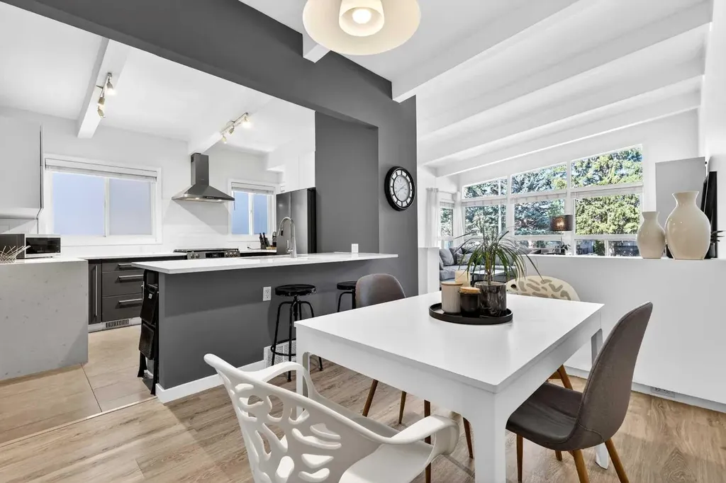 3336 39 Street SW Calgary AB T3E 3J2