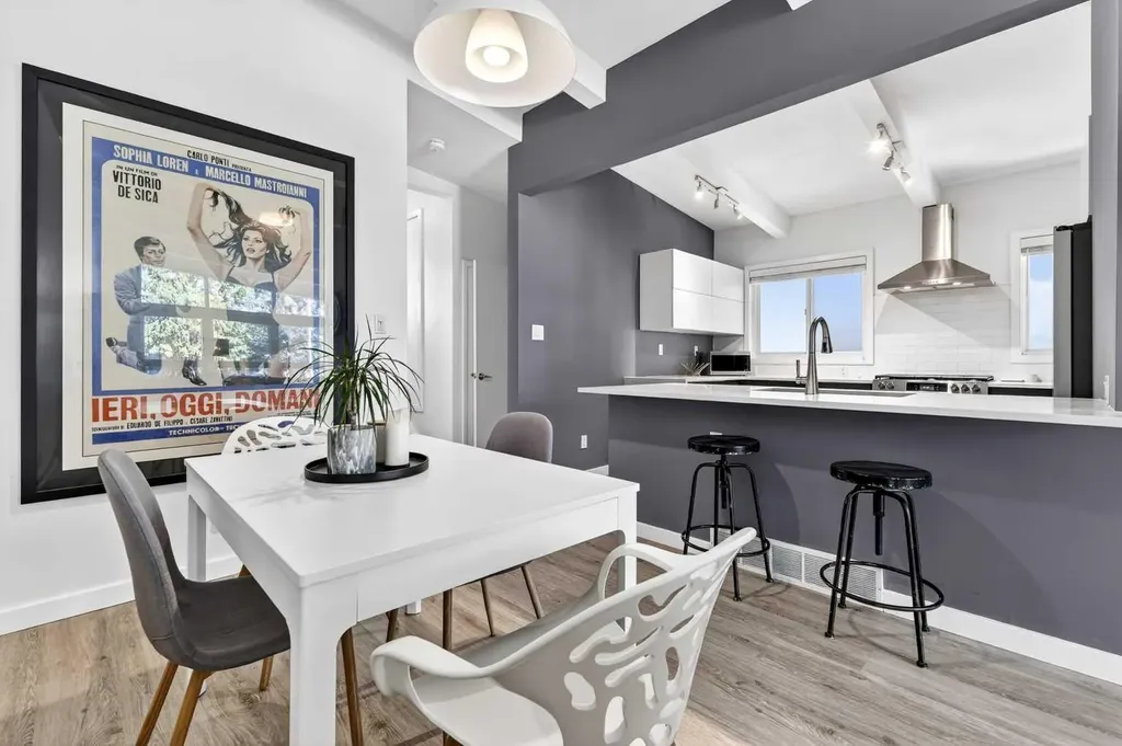3336 39 Street SW Calgary AB T3E 3J2