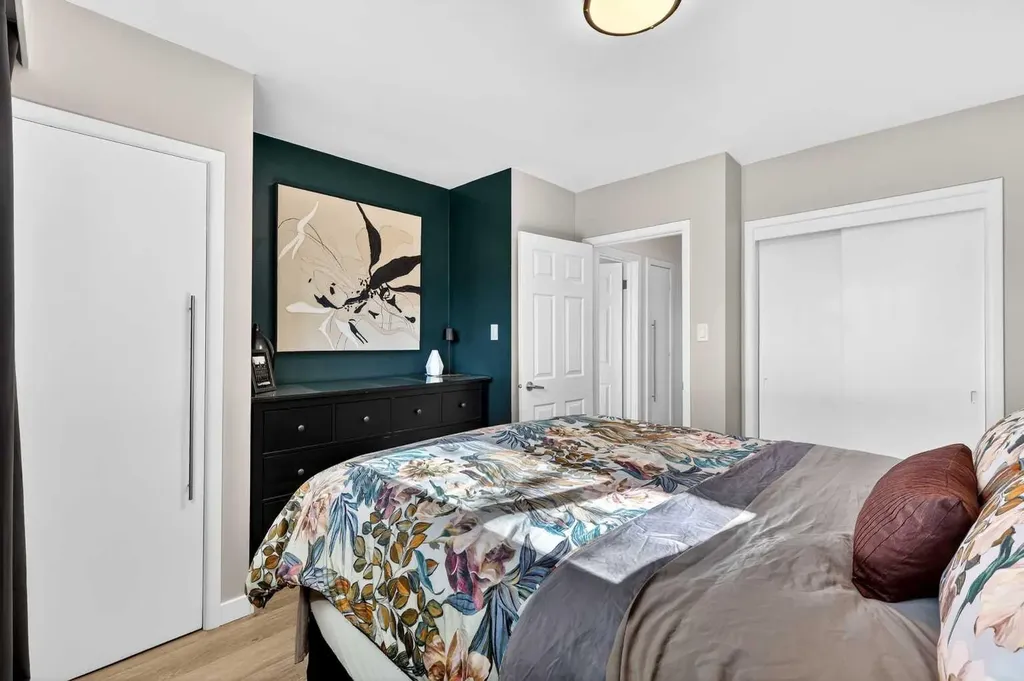3336 39 Street SW Calgary AB T3E 3J2