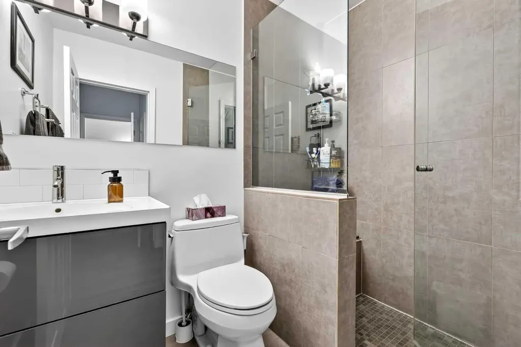 3336 39 Street SW Calgary AB T3E 3J2