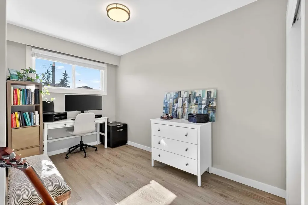 3336 39 Street SW Calgary AB T3E 3J2