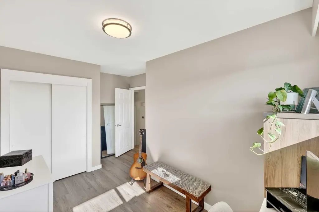 3336 39 Street SW Calgary AB T3E 3J2