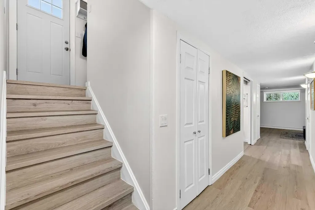 3336 39 Street SW Calgary AB T3E 3J2