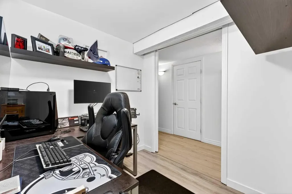 3336 39 Street SW Calgary AB T3E 3J2