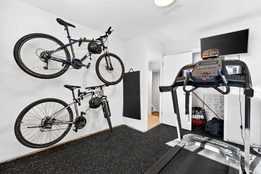 3336 39 Street SW Calgary AB T3E 3J2
