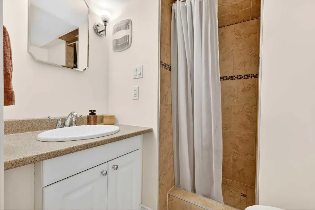 3336 39 Street SW Calgary AB T3E 3J2