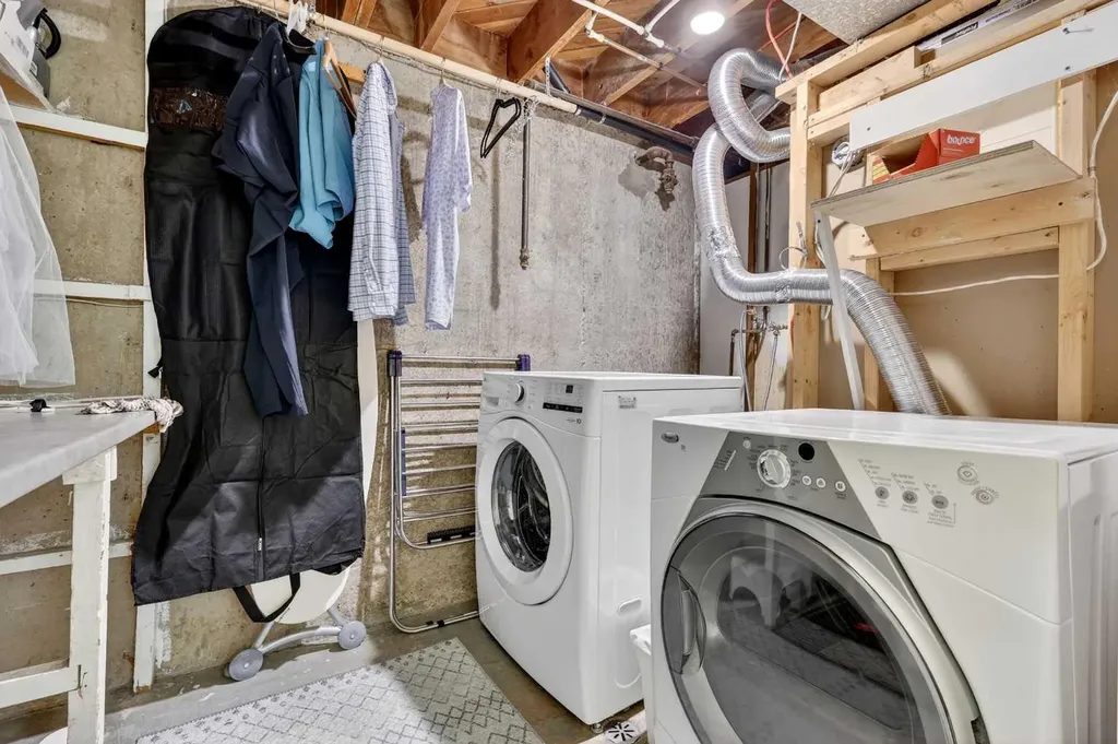 3336 39 Street SW Calgary AB T3E 3J2