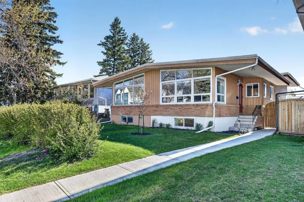 3336 39 Street SW Calgary AB T3E 3J2