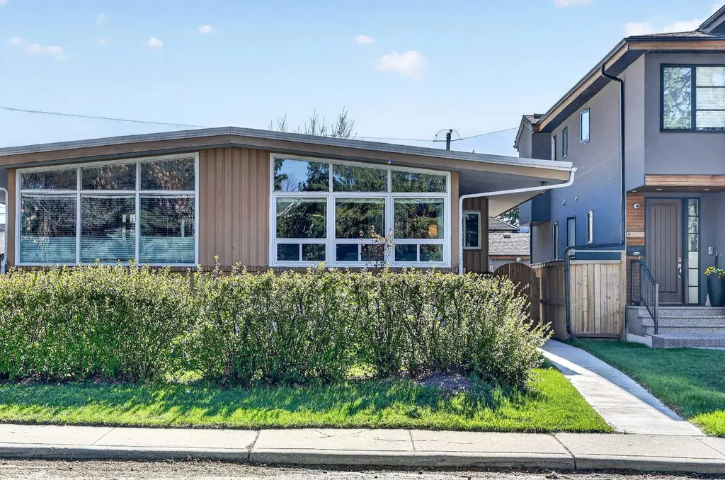 3336 39 Street SW Calgary AB T3E 3J2