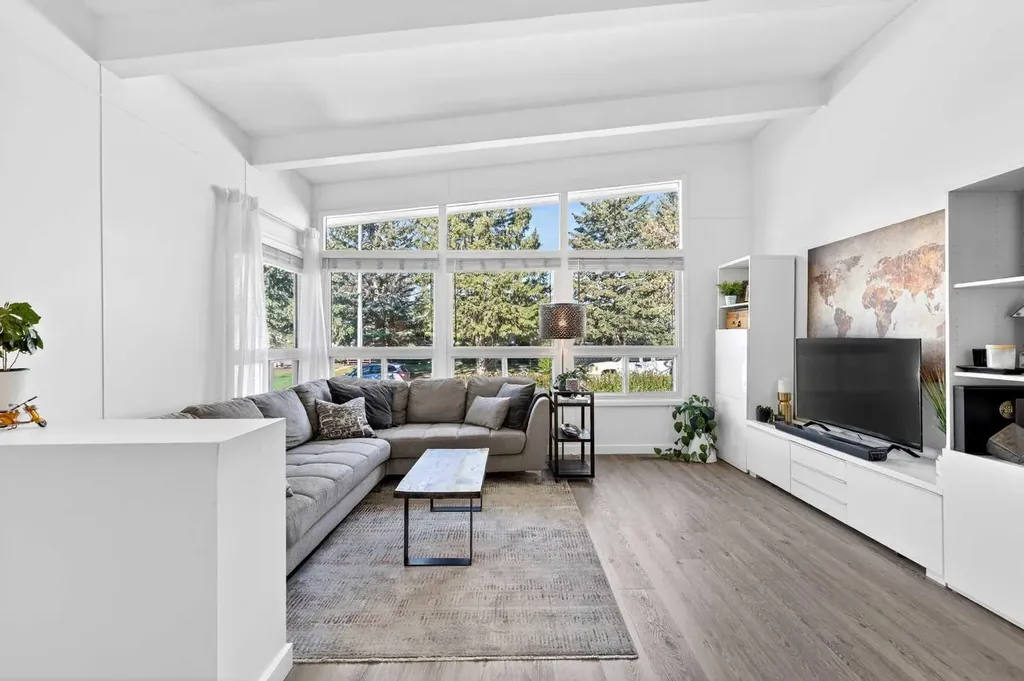 3336 39 Street SW Calgary AB T3E 3J2