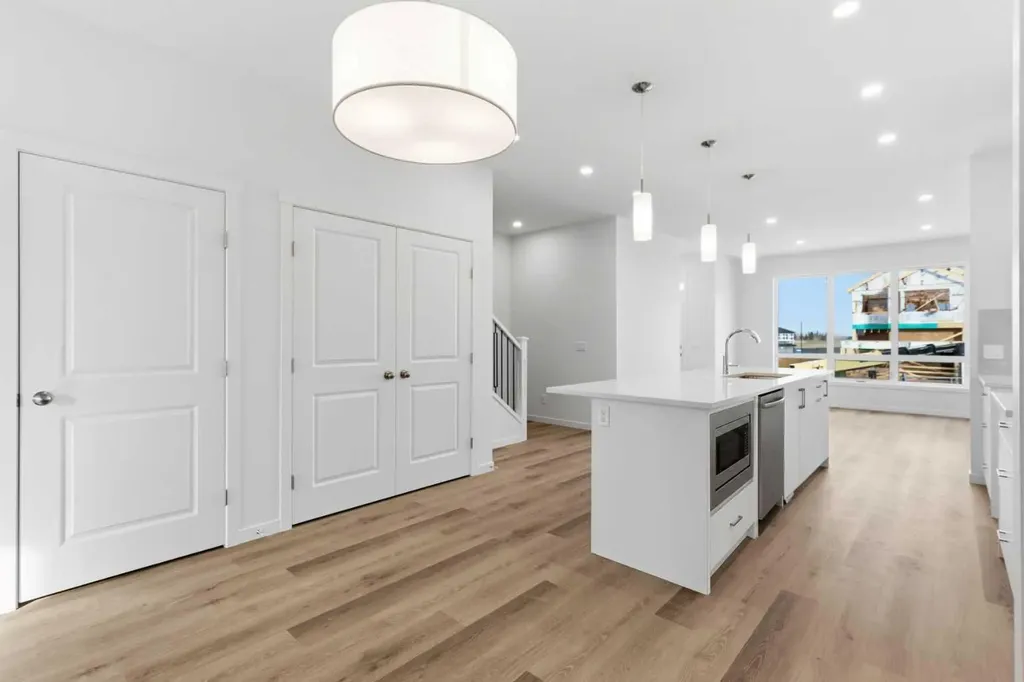 199 Annette Landing NW Calgary AB T3R 2K2