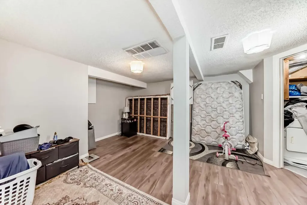 5520 1 Avenue SE Calgary AB T7A 5Z7