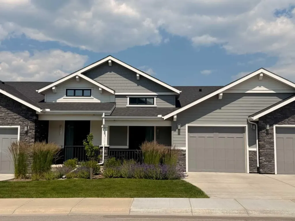 12572 Crestmont Boulevard SW Calgary AB T3B6J5