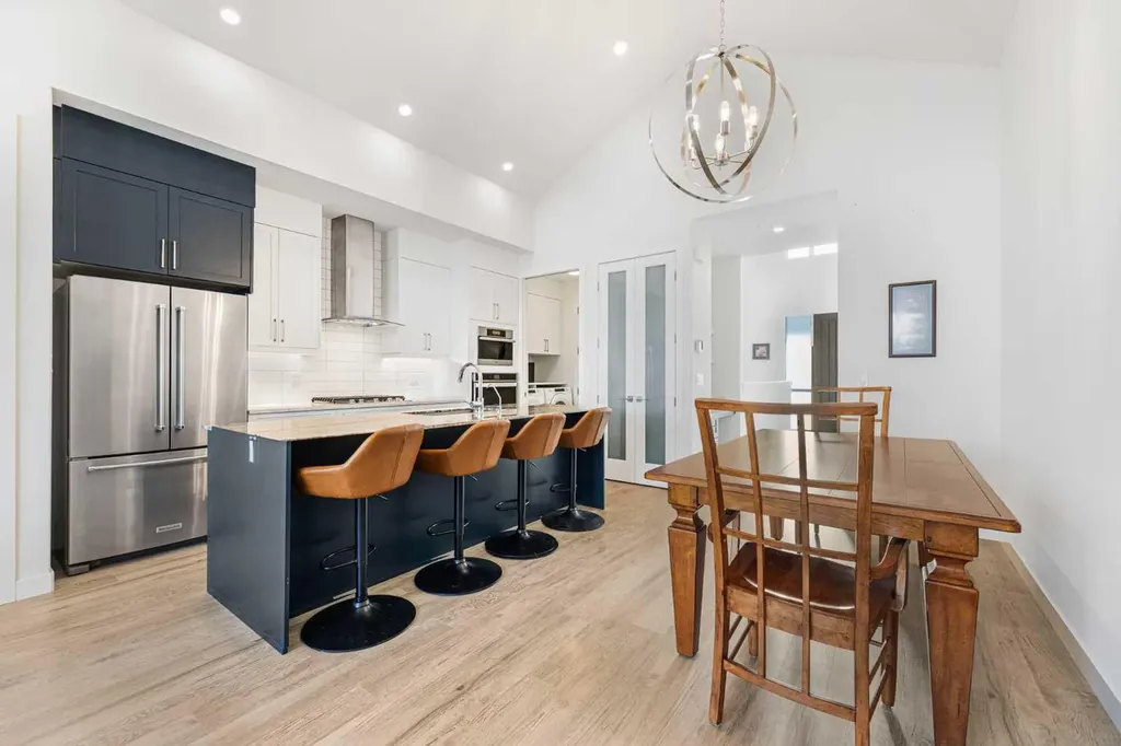 12572 Crestmont Boulevard SW Calgary AB T3B6J5