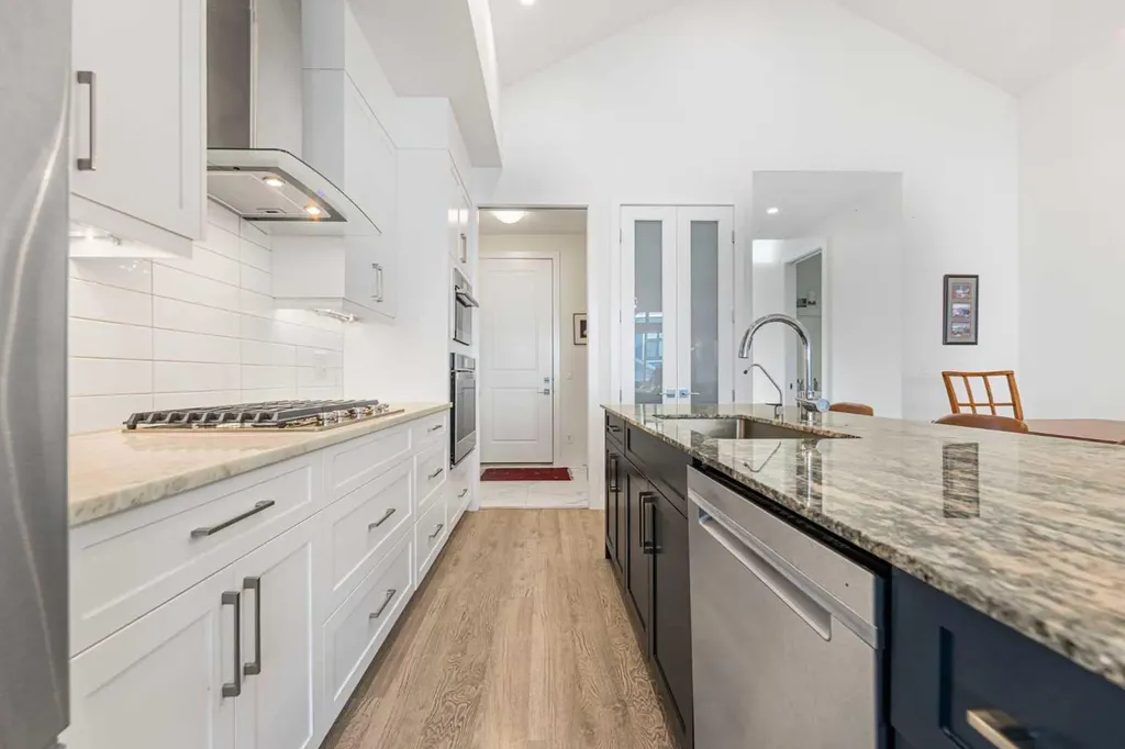 12572 Crestmont Boulevard SW Calgary AB T3B6J5