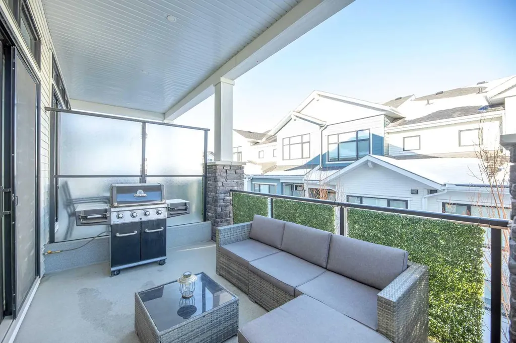12572 Crestmont Boulevard SW Calgary AB T3B6J5