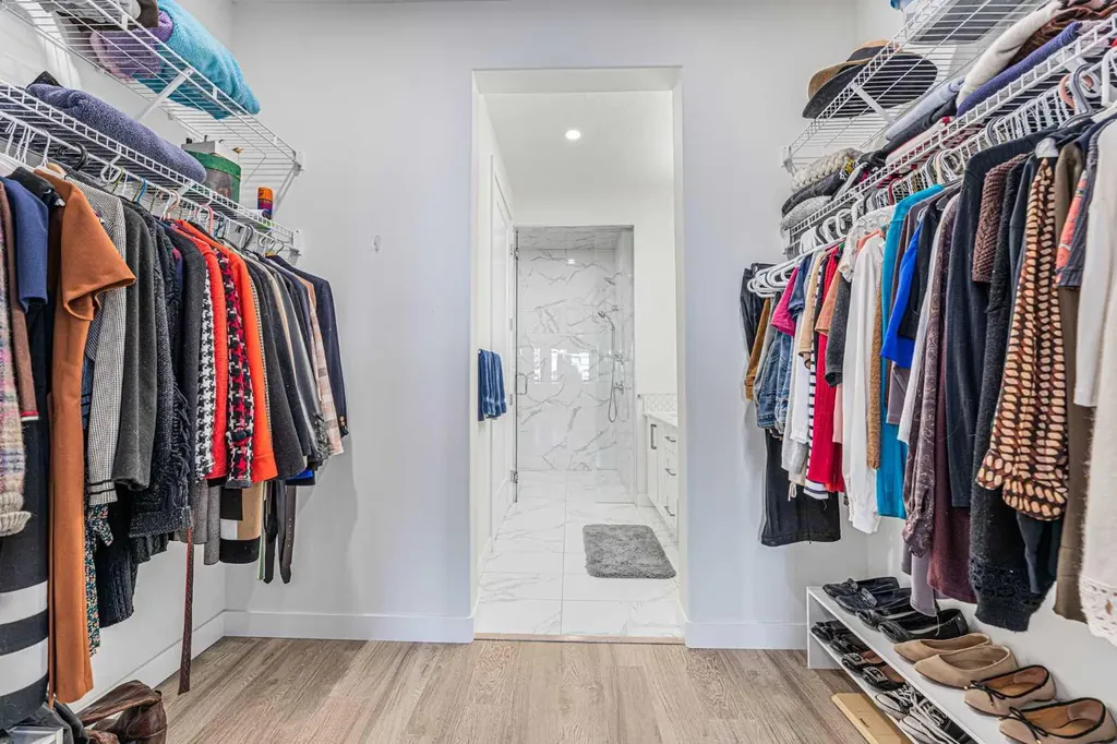 12572 Crestmont Boulevard SW Calgary AB T3B6J5