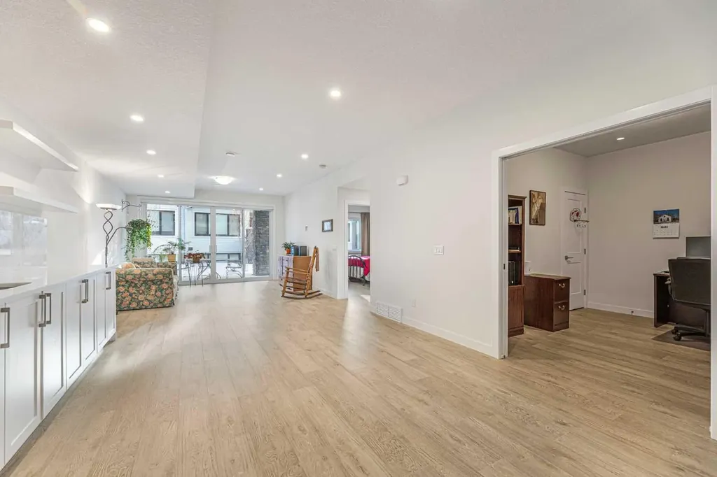 12572 Crestmont Boulevard SW Calgary AB T3B6J5