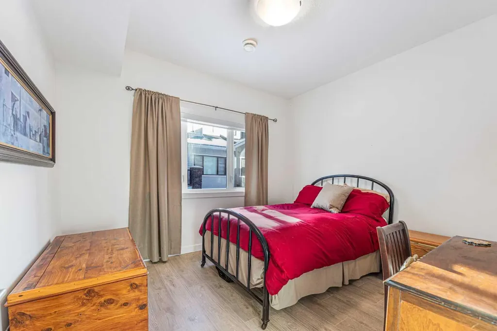 12572 Crestmont Boulevard SW Calgary AB T3B6J5