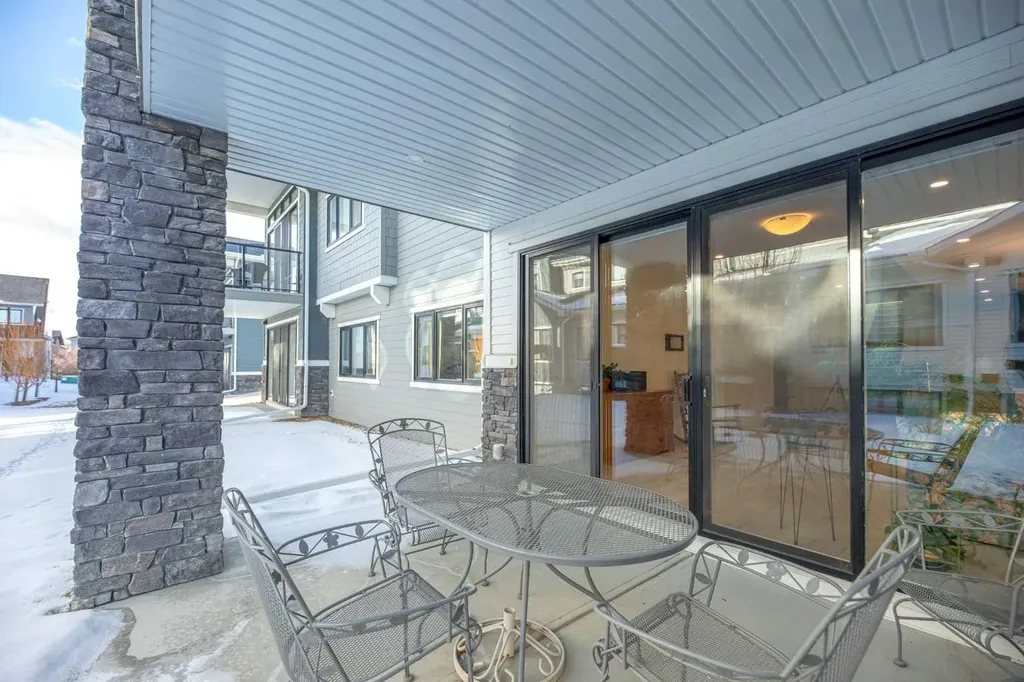 12572 Crestmont Boulevard SW Calgary AB T3B6J5