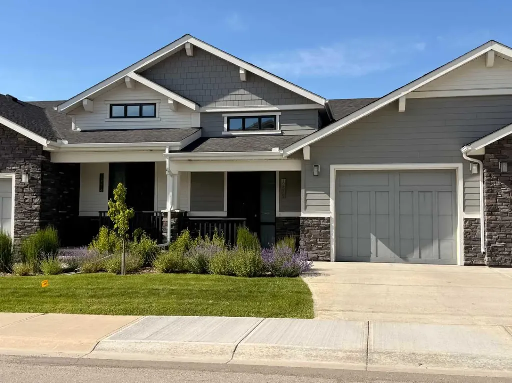 12572 Crestmont Boulevard SW Calgary AB T3B6J5