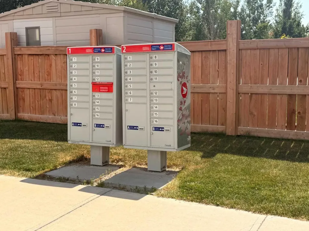 12572 Crestmont Boulevard SW Calgary AB T3B6J5