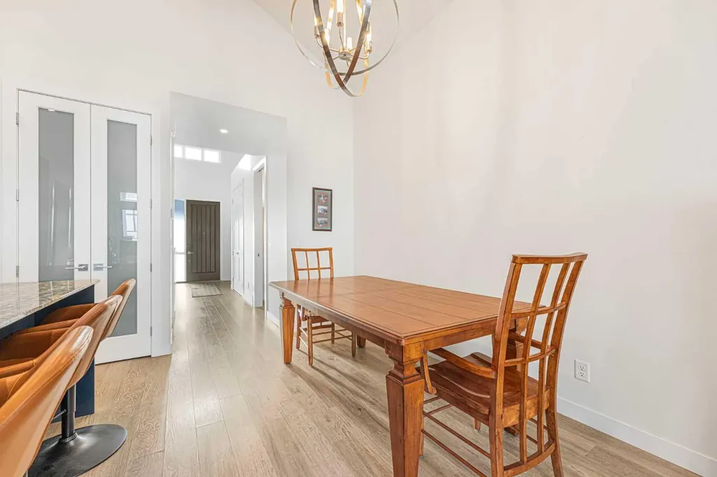 12572 Crestmont Boulevard SW Calgary AB T3B6J5