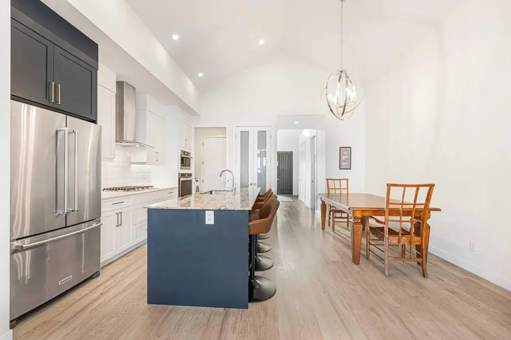 12572 Crestmont Boulevard SW Calgary AB T3B6J5