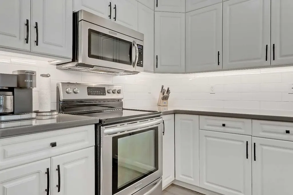 2419 Erlton Road SW Calgary AB T2S 3B8