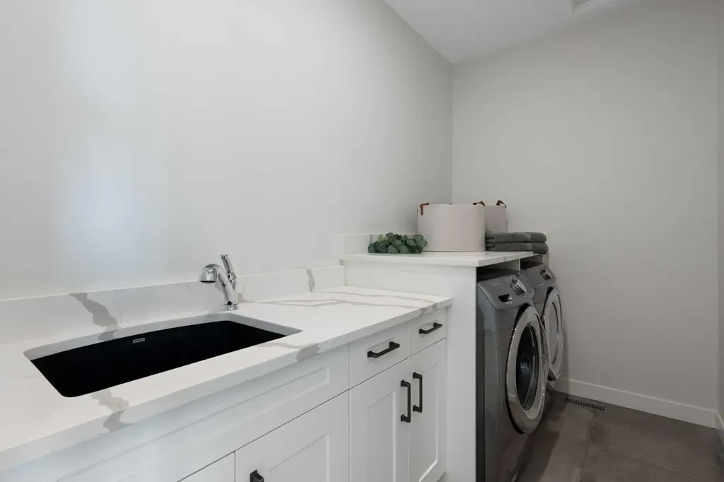 1141 Renfrew Drive NE Calgary AB T2E 5H9