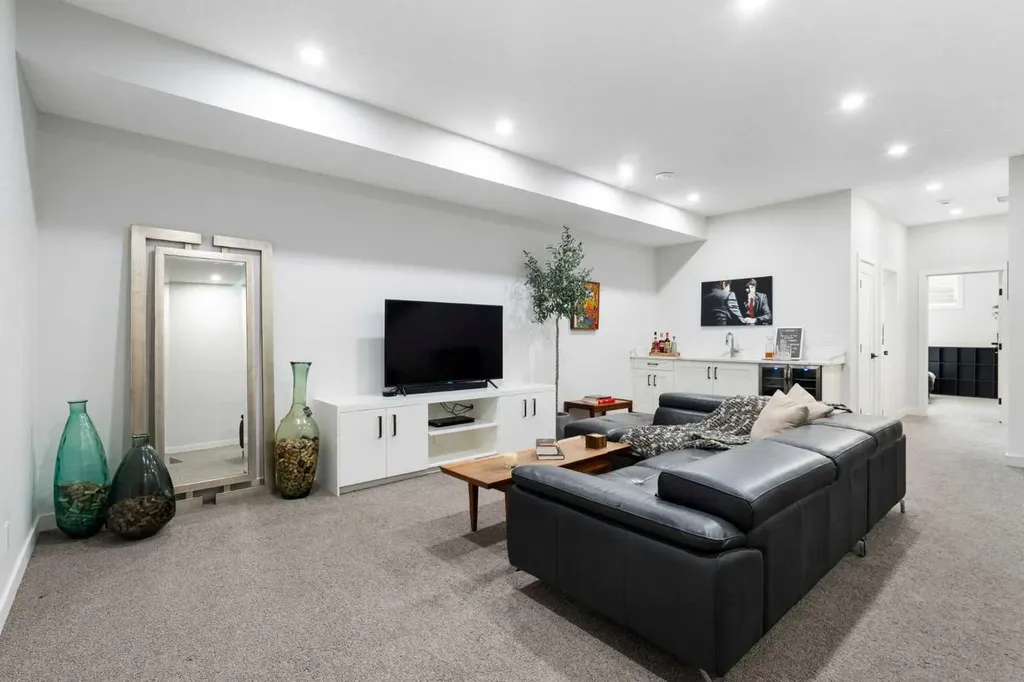 1141 Renfrew Drive NE Calgary AB T2E 5H9