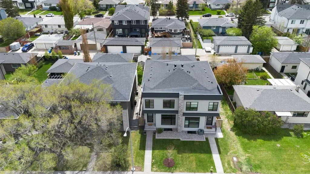 1141 Renfrew Drive NE Calgary AB T2E 5H9