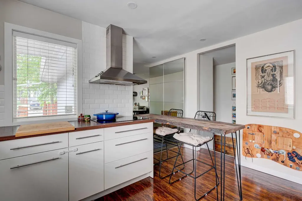 1618 43 Street SW Calgary AB T3C 2A4