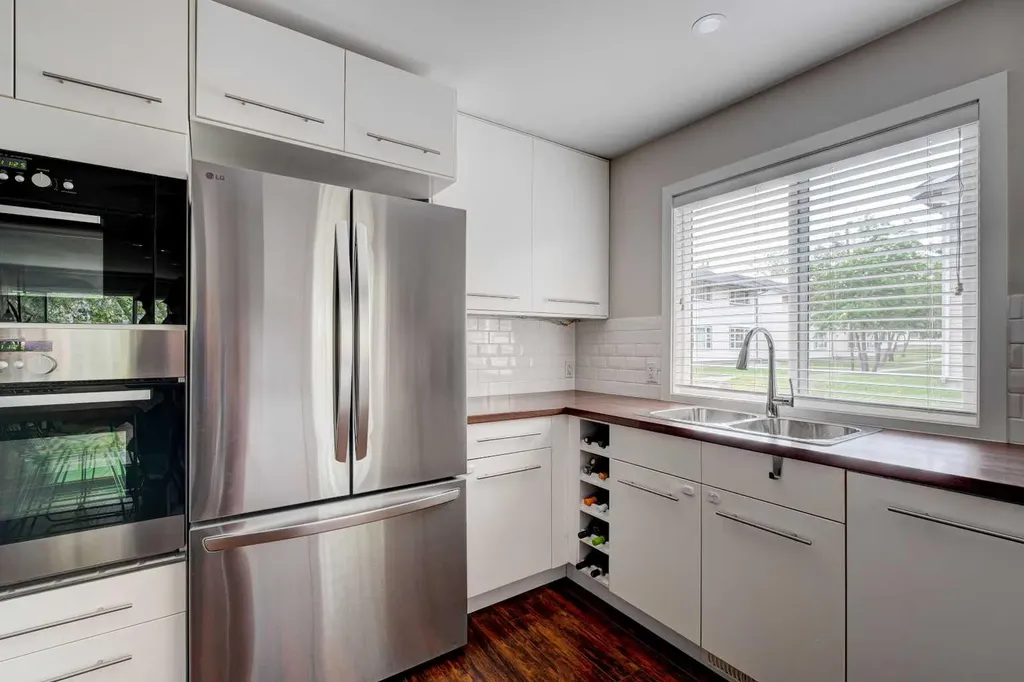 1618 43 Street SW Calgary AB T3C 2A4