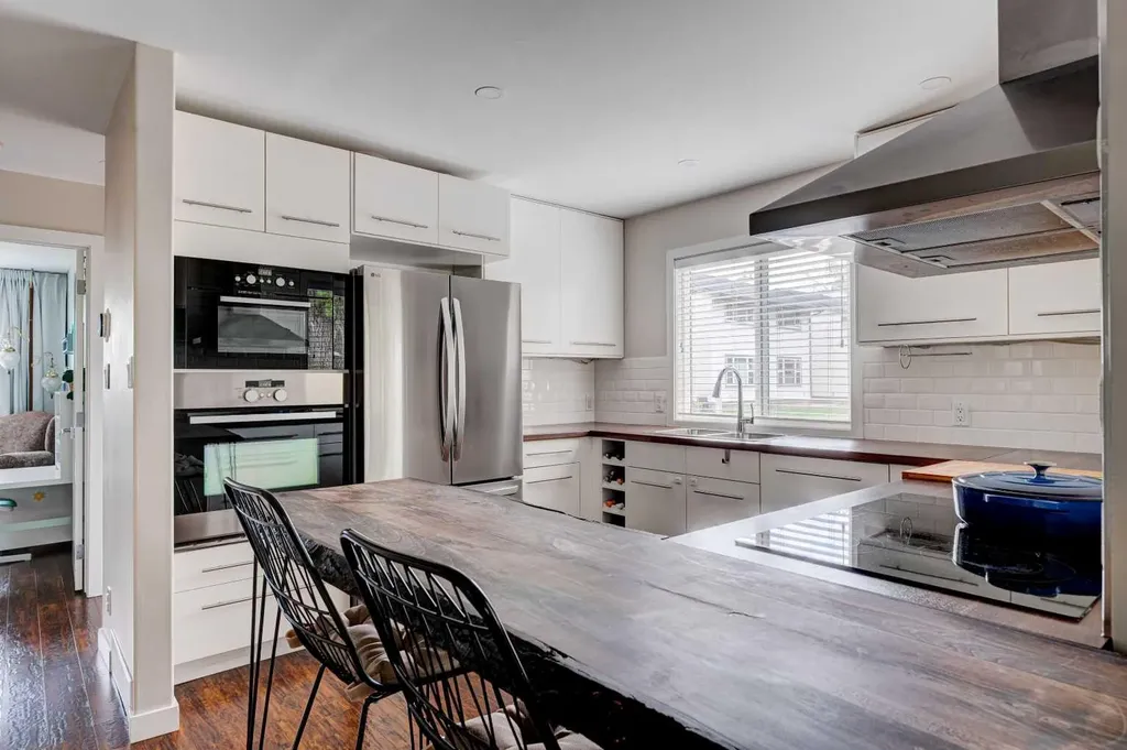 1618 43 Street SW Calgary AB T3C 2A4