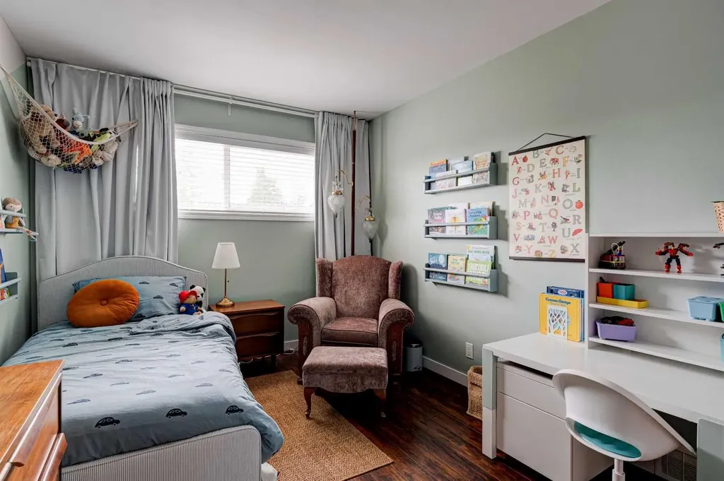 1618 43 Street SW Calgary AB T3C 2A4